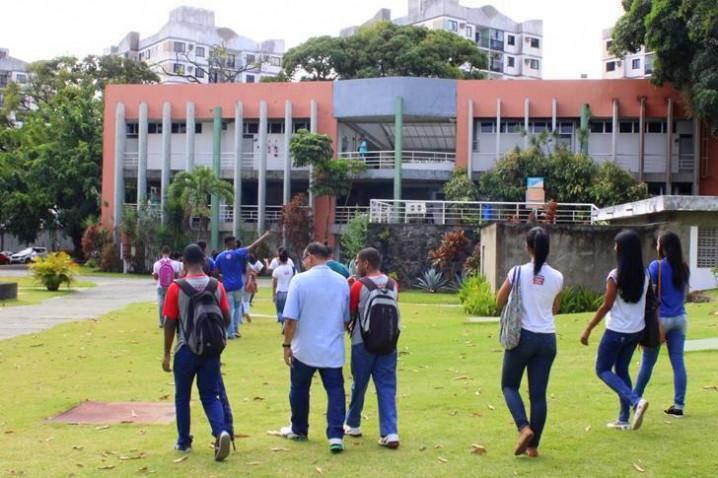 alunos-do-colegio-estadual-governador-roberto-santos-participam-do-bahiana-por-um-dia-20171114175727.jpg