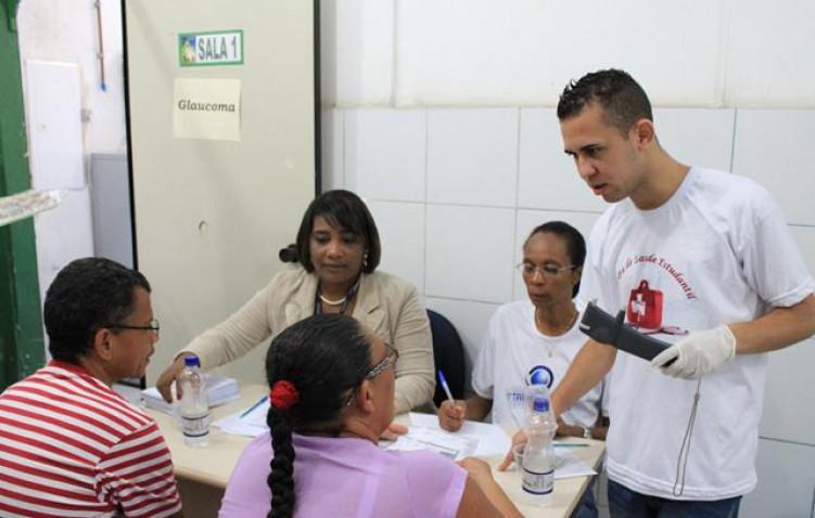 1_Feira_Saude_Estudantil_Bonfim_BAHIANA_2014_(7).JPG