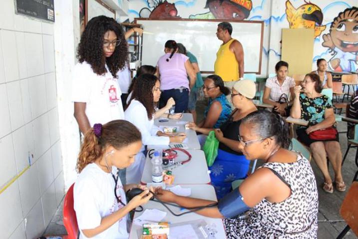 1_Feira_Saude_Estudantil_Bonfim_BAHIANA_2014_(15).JPG