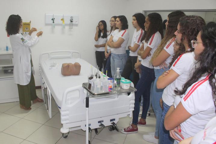 Estudantes do Colégio Anchieta participam do programa Bahiana Por Um Dia