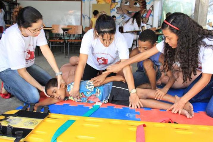 1_Feira_Saude_Estudantil_Bonfim_BAHIANA_2014_(36).JPG