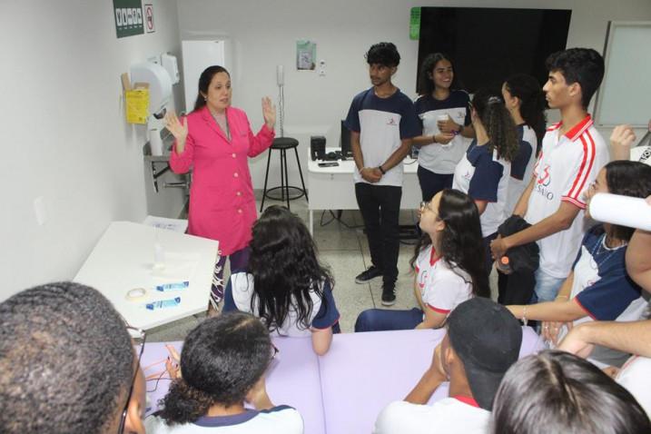 Fisioterapia – Estudantes do Colégio Salesiano do Salvador participam do programa Bahiana por um dia.