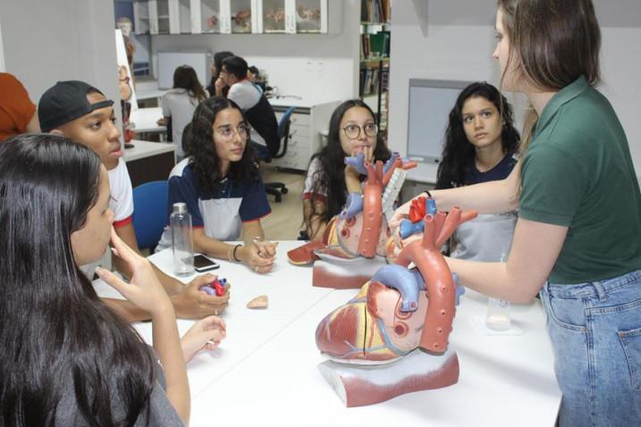 Medicina – Estudantes do Colégio Salesiano do Salvador participam do programa Bahiana por um dia.