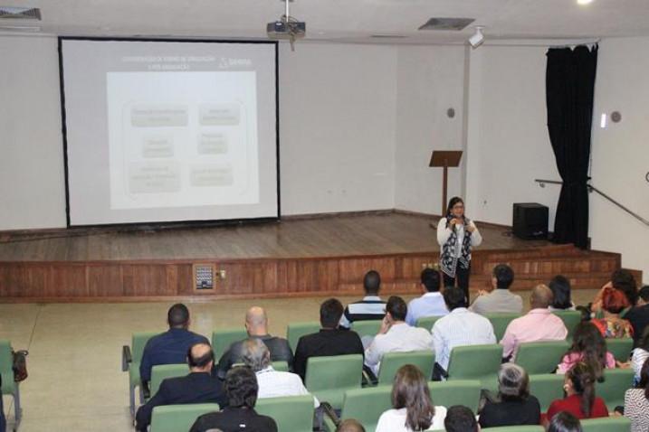 Lancamento-Curso-Educacao-Fisica-20-05-2015_(13).JPG