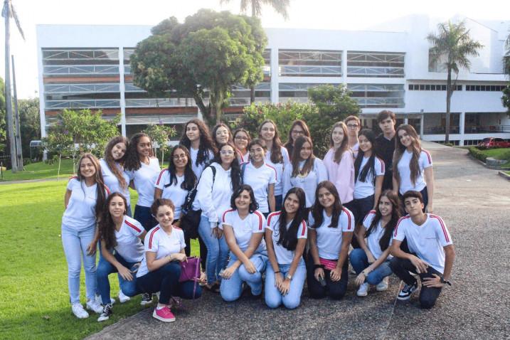 Estudantes do Colégio Anchieta participam do programa Bahiana Por Um Dia