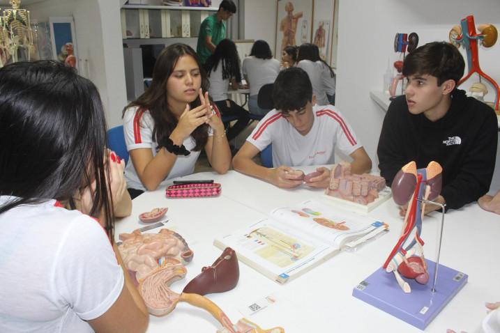 Estudantes do Colégio Anchieta participam do programa Bahiana Por Um Dia