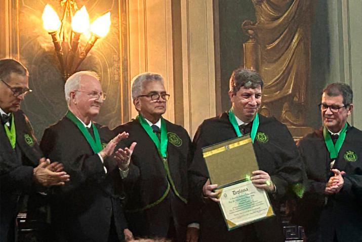 O médico cardiologista e docente do curso de Medicina da Bahiana, Dr. Gilson Feitosa Filho é o mais novo integrante da Academia de Medicina da Bahia.