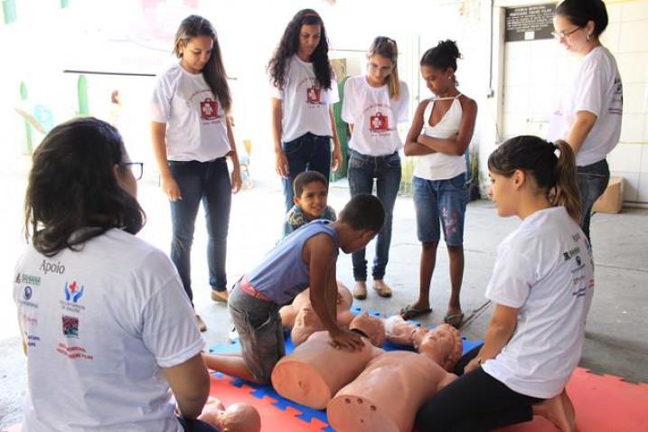 1_Feira_Saude_Estudantil_Bonfim_BAHIANA_2014_(35).JPG