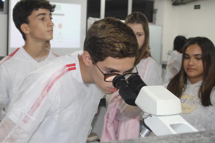 Estudantes do Colégio Anchieta participam do programa Bahiana Por Um Dia