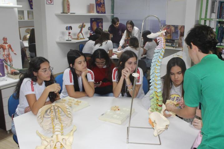 Estudantes do Colégio Anchieta participam do programa Bahiana Por Um Dia