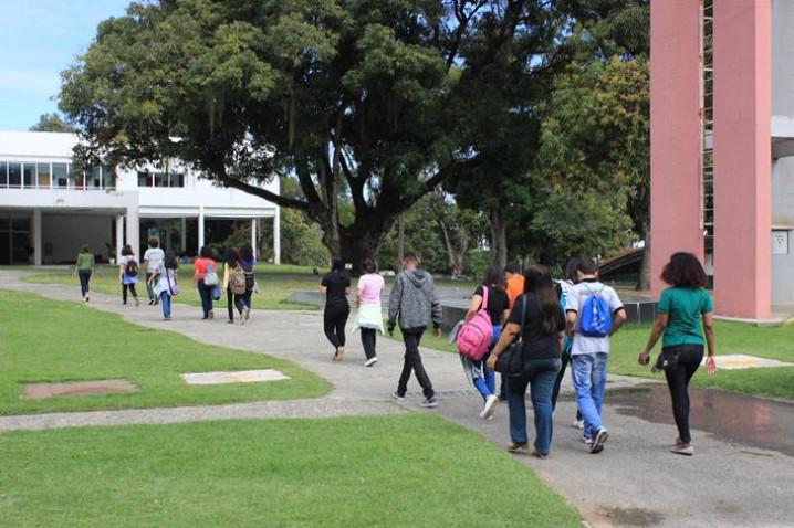 alunos-do-colegio-lince-no-bahiana-por-um-dia-20170920125559.jpg