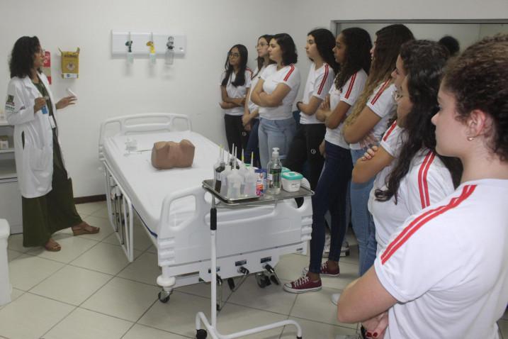 Estudantes do Colégio Anchieta participam do programa Bahiana Por Um Dia