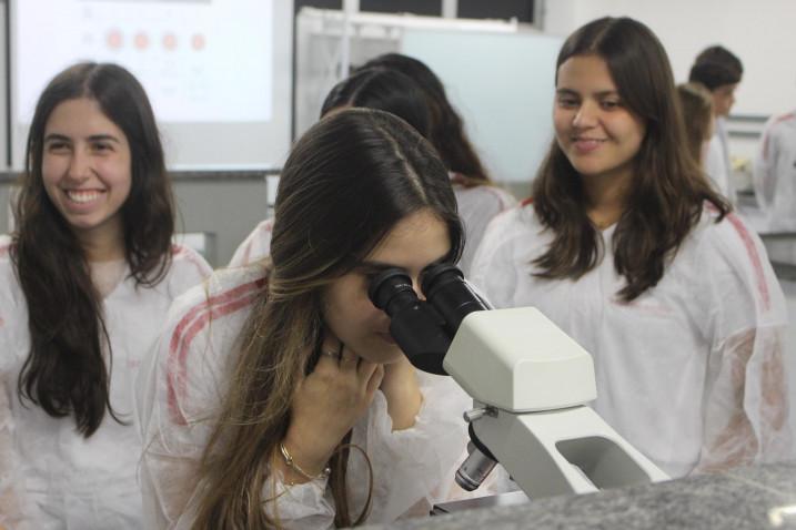 Estudantes do Colégio Anchieta participam do programa Bahiana Por Um Dia