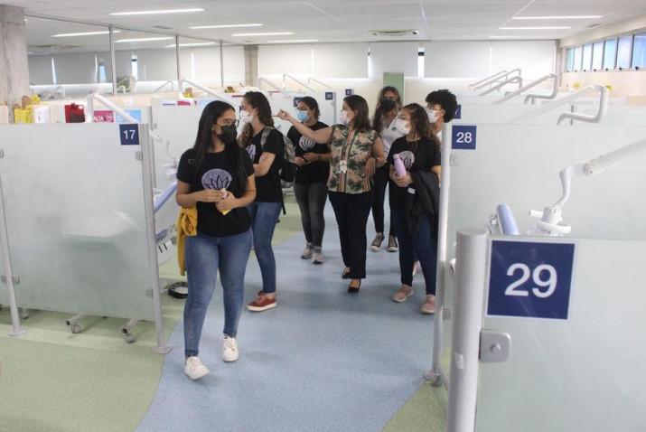 Odontologia – Estudantes do Colégio Vitória-Régia participam do programa Bahiana por um dia.