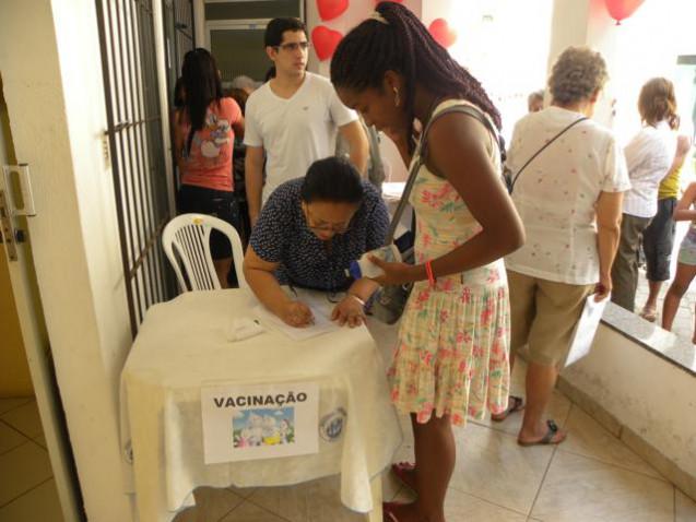 feira-paroquia-brotas-bahiana-cafis-25-05-2013-7-jpg