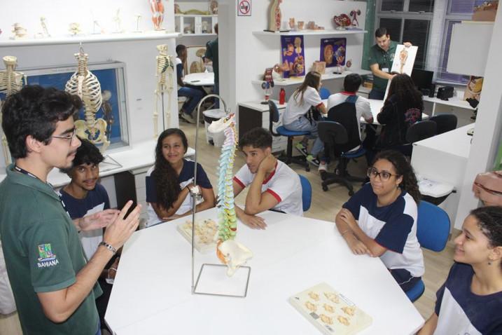 Medicina – Estudantes do Colégio Salesiano do Salvador participam do programa Bahiana por um dia.