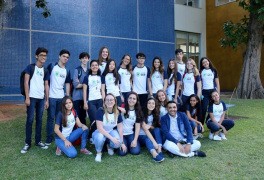 Jovens do Colégio Sartre Monet conhecem a estrutura dos cursos da Bahiana