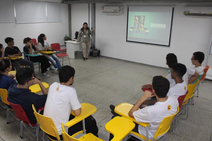 Estudantes do Colégio Oficina participam do Bahiana por um Dia.