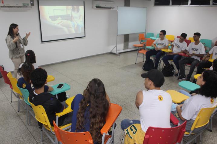 Estudantes do Colégio Oficina participam do Bahiana por um Dia.