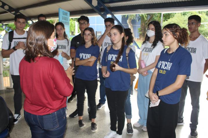 Estudantes do Colégio Oficina participam do Bahiana por um Dia.