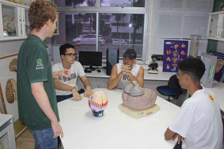 Estudantes do Colégio Oficina participam do Bahiana por um Dia.