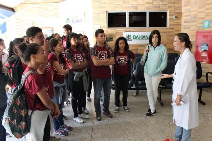 alunos-do-colegio-batista-brasileiro-conhecem-o-centro-odontologico-com-a-supervisora-mirian-macedo-20180928183137-jpg