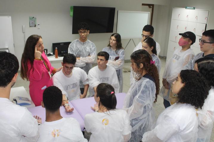 Estudantes do Colégio Oficina participam do Bahiana por um Dia.