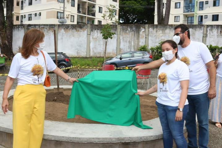 Inaguração de placa comemorativa em alusão ao reencontro.