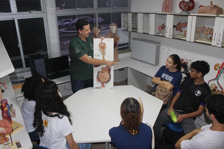 Estudantes do Colégio Oficina participam do Bahiana por um Dia.