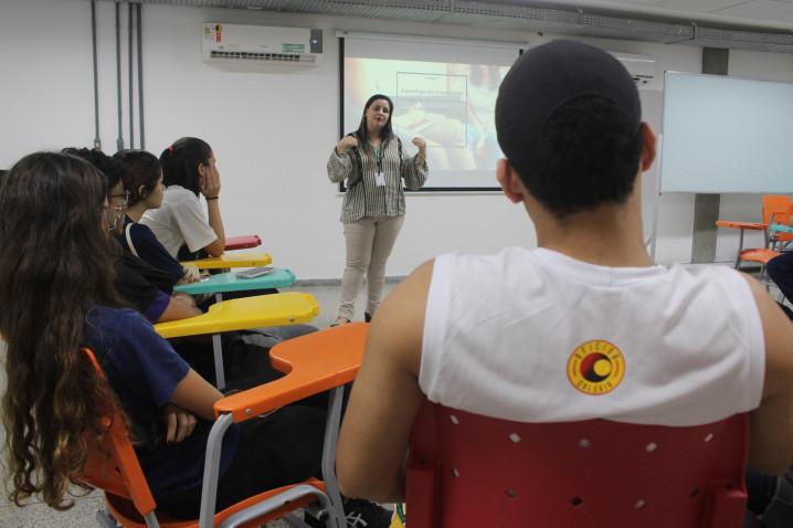 Estudantes do Colégio Oficina participam do Bahiana por um Dia.