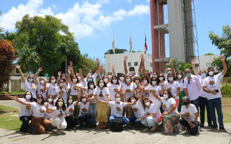 TMB 86: Grupo de ex-alunos da Bahiana reunidos no Campus Cabula - turma de Medicina 1986