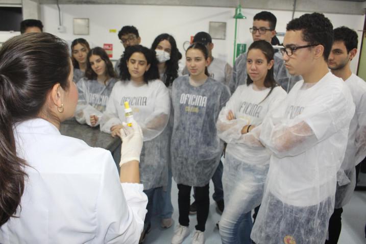 Estudantes do Colégio Oficina participam do Bahiana por um Dia.