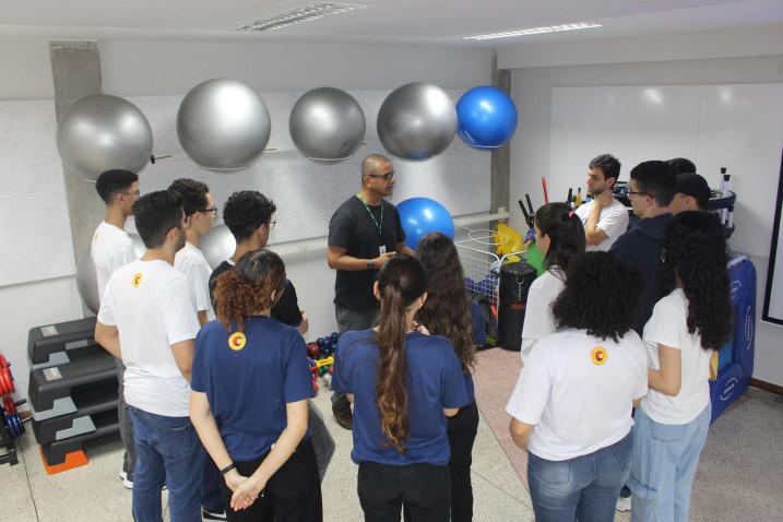 Estudantes do Colégio Oficina participam do Bahiana por um Dia.