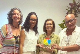 Bahiana recebe Prêmio da Ordem do Mérito Cultural da Diversidade LGBT