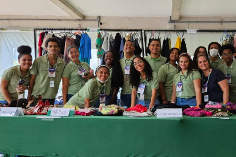 Young apprentices promote Conscious Consumption Fair of Bahiana