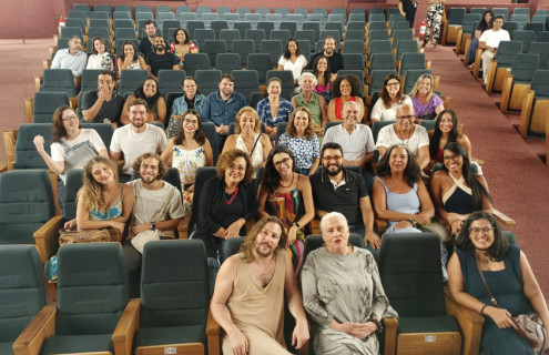 Estudantes de Mestrado participam de experiência cultural com o espetáculo “Ficções”